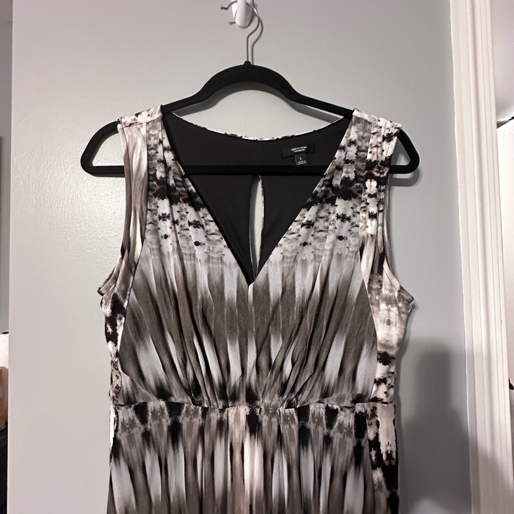 Simply Vera Vera Wang Black and White Sleeveless V-Neck Maxi Dress